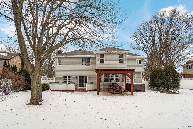 18 Honey Lane, New Lenox, IL 60451