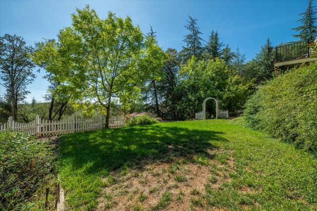 6300 Longview Dr, Placerville, CA 95667