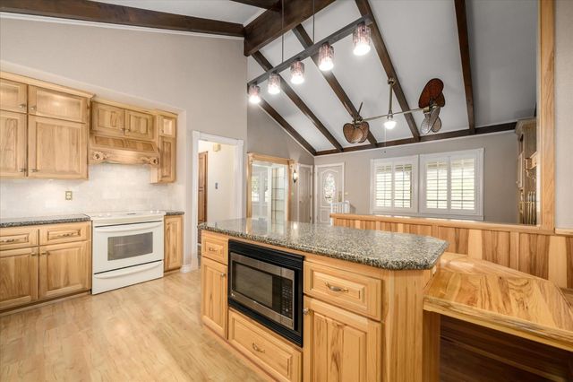 6300 Longview Dr, Placerville, CA 95667