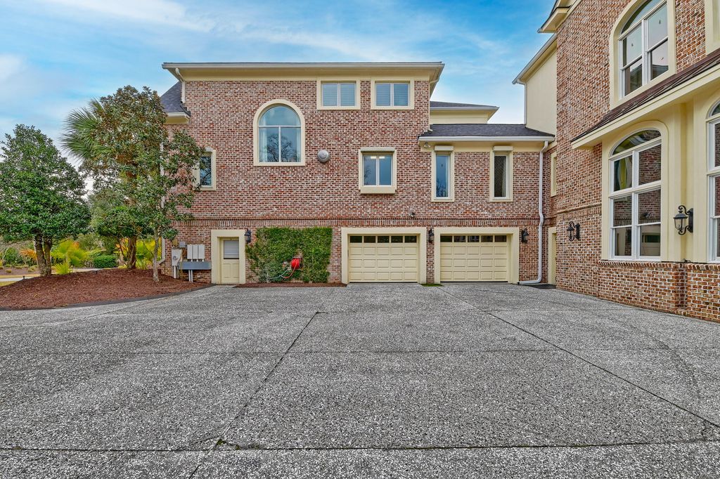 Image 114 of property listing at 4145 Colonel Vanderhorst Circle, Mount Pleasant, SC 29466