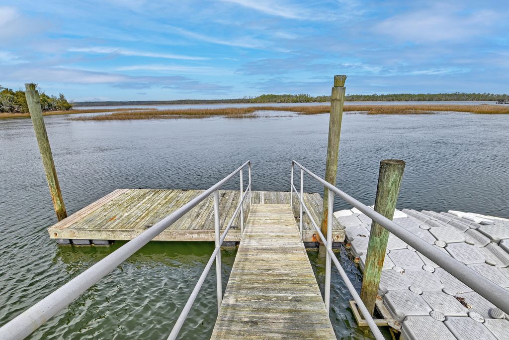 Image 121 of property listing at 4145 Colonel Vanderhorst Circle, Mount Pleasant, SC 29466