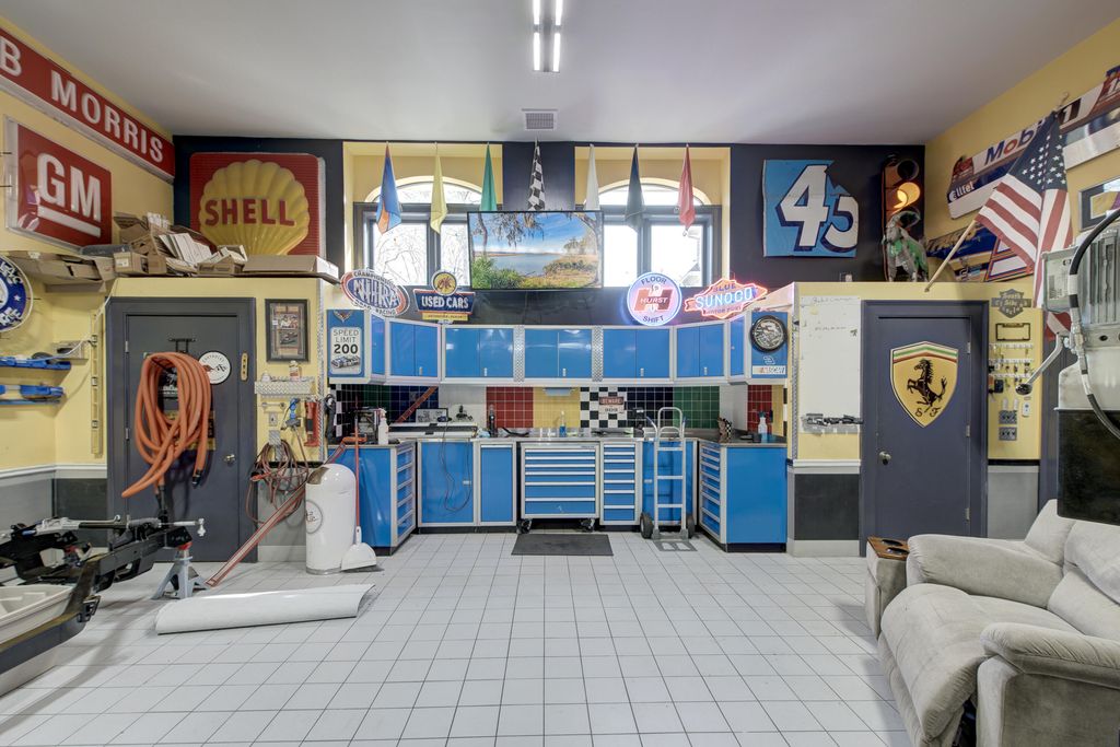 Image 32 of property listing at 4145 Colonel Vanderhorst Circle, Mount Pleasant, SC 29466