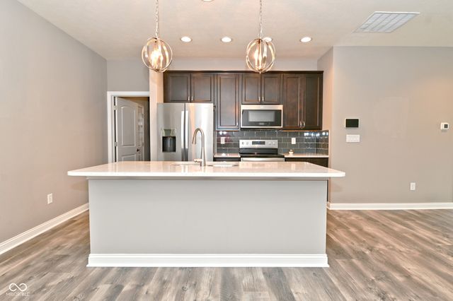 9170 Hedley Way E, Avon, IN 46123