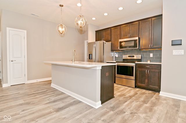 9170 Hedley Way E, Avon, IN 46123