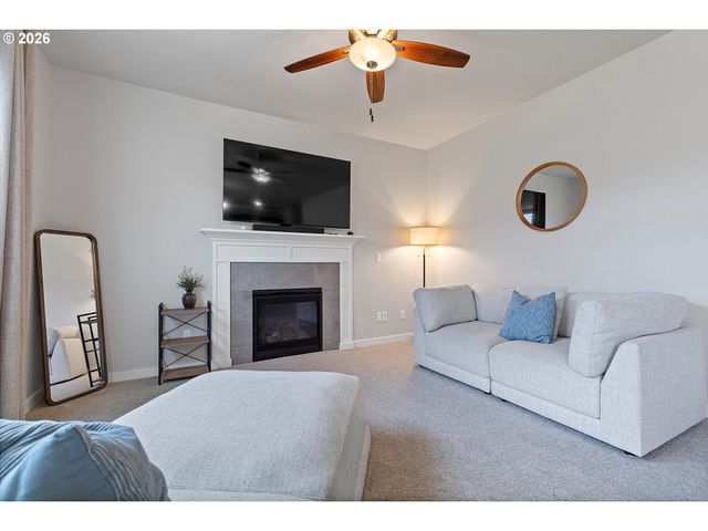 1350 DAHLIA St, Woodburn, OR 97071
