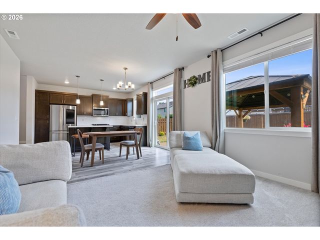 1350 DAHLIA St, Woodburn, OR 97071