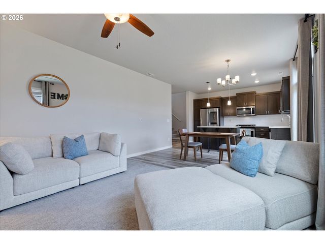 1350 DAHLIA St, Woodburn, OR 97071