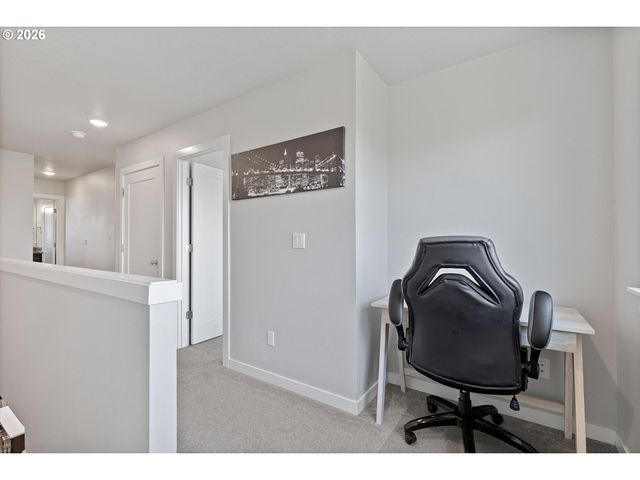 1350 DAHLIA St, Woodburn, OR 97071