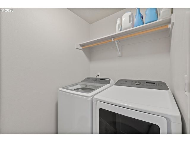 1350 DAHLIA St, Woodburn, OR 97071