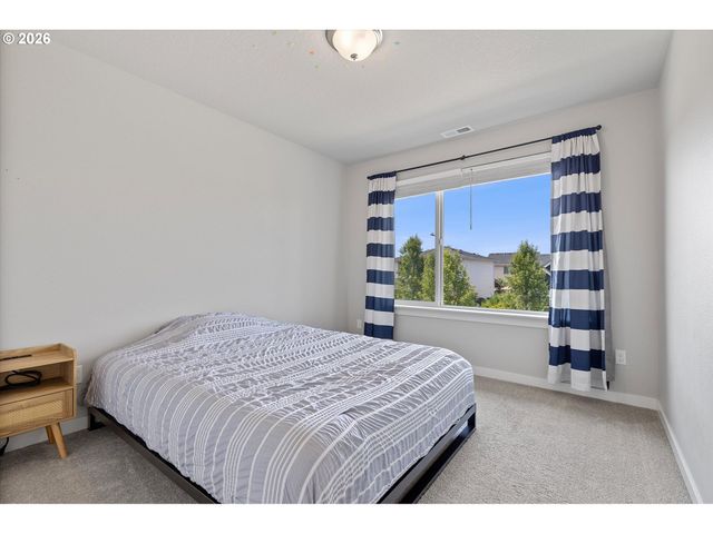 1350 DAHLIA St, Woodburn, OR 97071