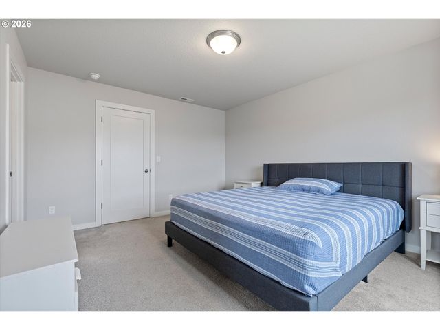1350 DAHLIA St, Woodburn, OR 97071