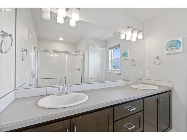 1350 DAHLIA St, Woodburn, OR 97071