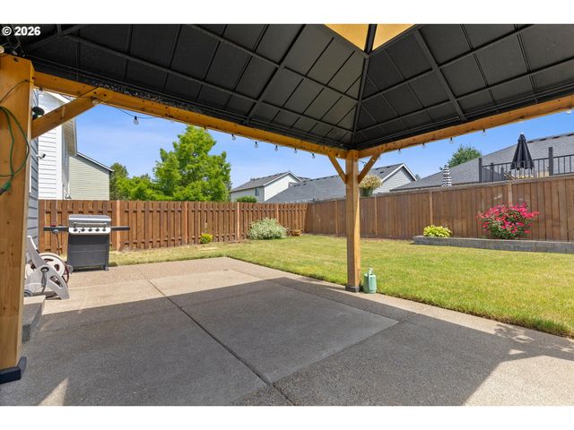 1350 DAHLIA St, Woodburn, OR 97071
