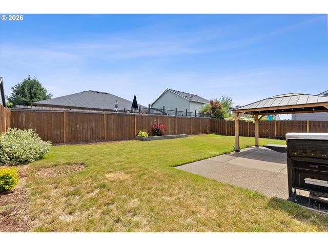 1350 DAHLIA St, Woodburn, OR 97071