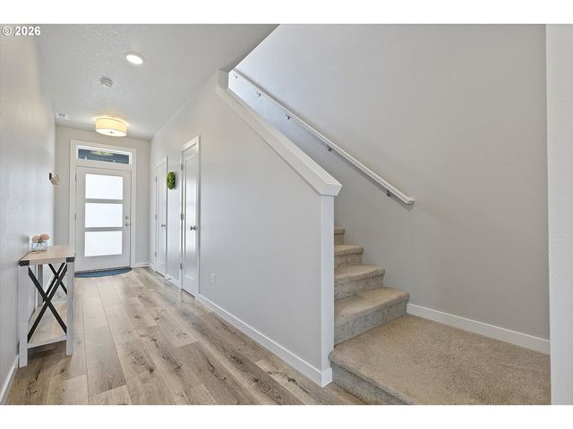 1350 DAHLIA St, Woodburn, OR 97071