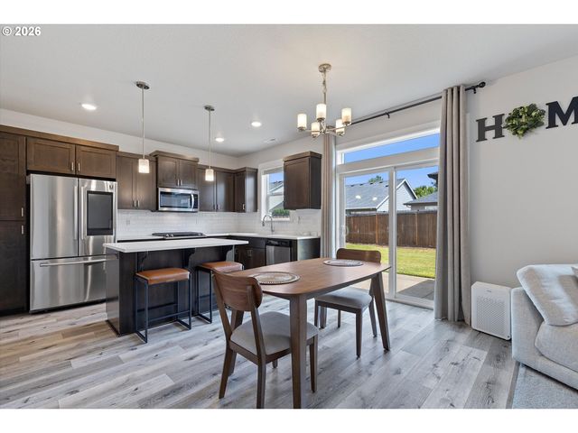 1350 DAHLIA St, Woodburn, OR 97071
