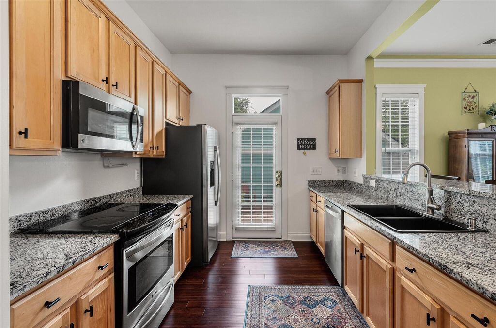 Image 13 of property listing at 315 White Gables Drive, Summerville, SC 29483