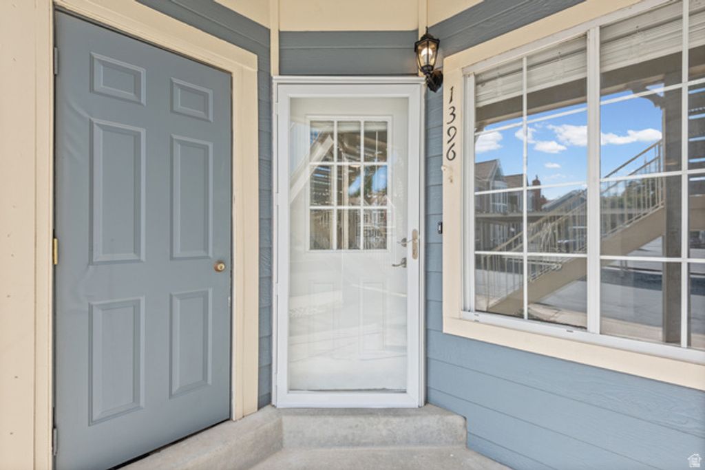 1396 W BEACON HILL CIR, Taylorsville, UT 84123 — photo 2