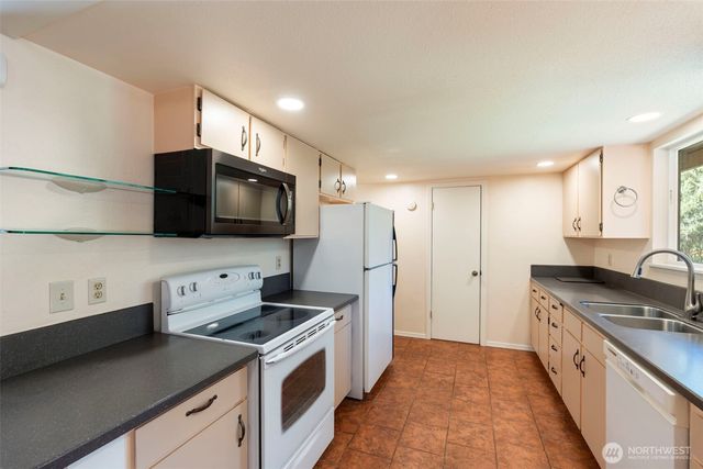 6811 36th Avenue SE, Lacey, WA 98503