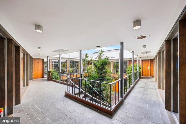 16 E LANCASTER AVE, Ardmore, PA 19003