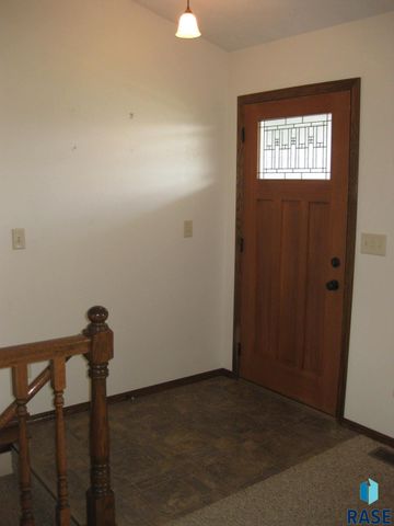 525 Valley View Ave, Baltic, SD 57003