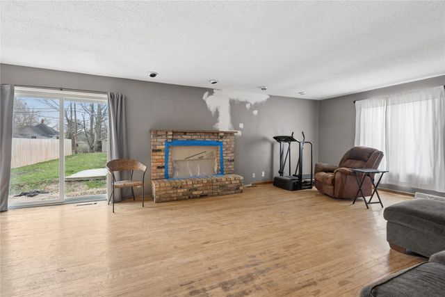 217 9th Street, West Des Moines, IA 50265