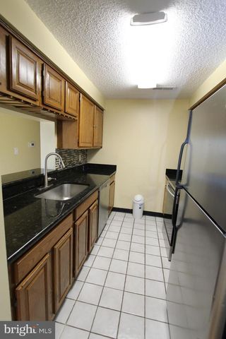 2002 RAVENS CREST DR, Plainsboro, NJ 08536