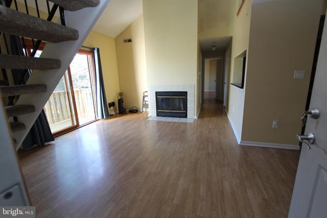 2002 RAVENS CREST DR, Plainsboro, NJ 08536