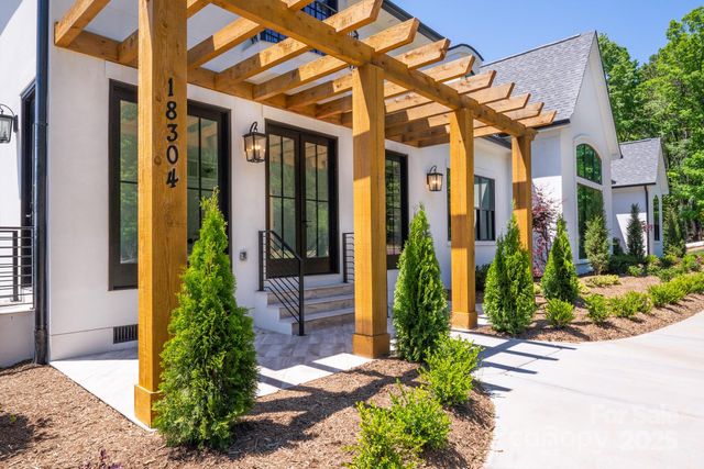 18304 Rosapenny Road, Charlotte, NC 28278