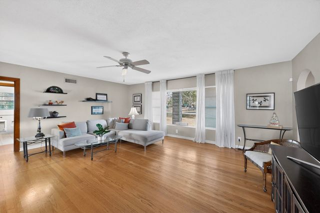 9263 Forest Hills Boulevard, Dallas, TX 75218