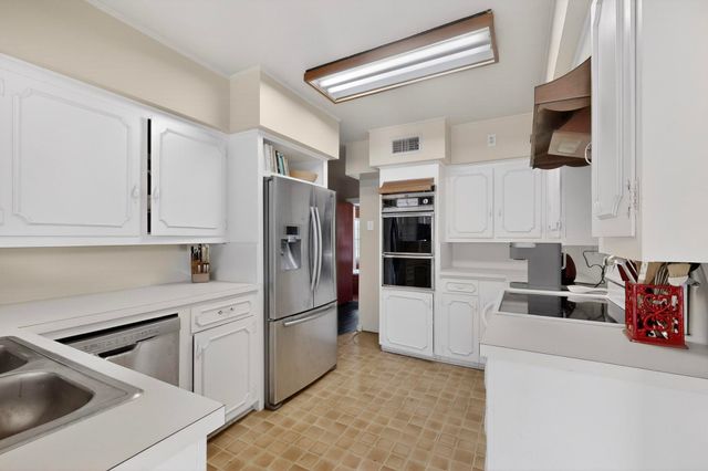 9263 Forest Hills Boulevard, Dallas, TX 75218