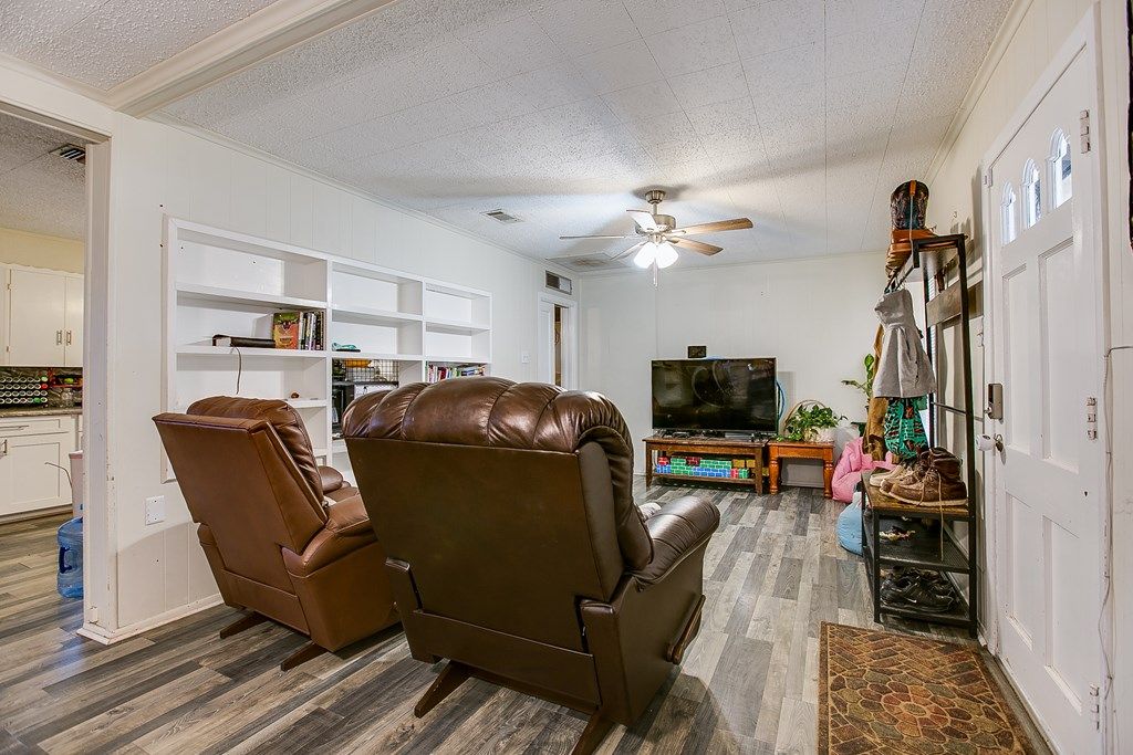 Image 6 of property listing at 2316 Colorado Ave, San Angelo, TX 76901