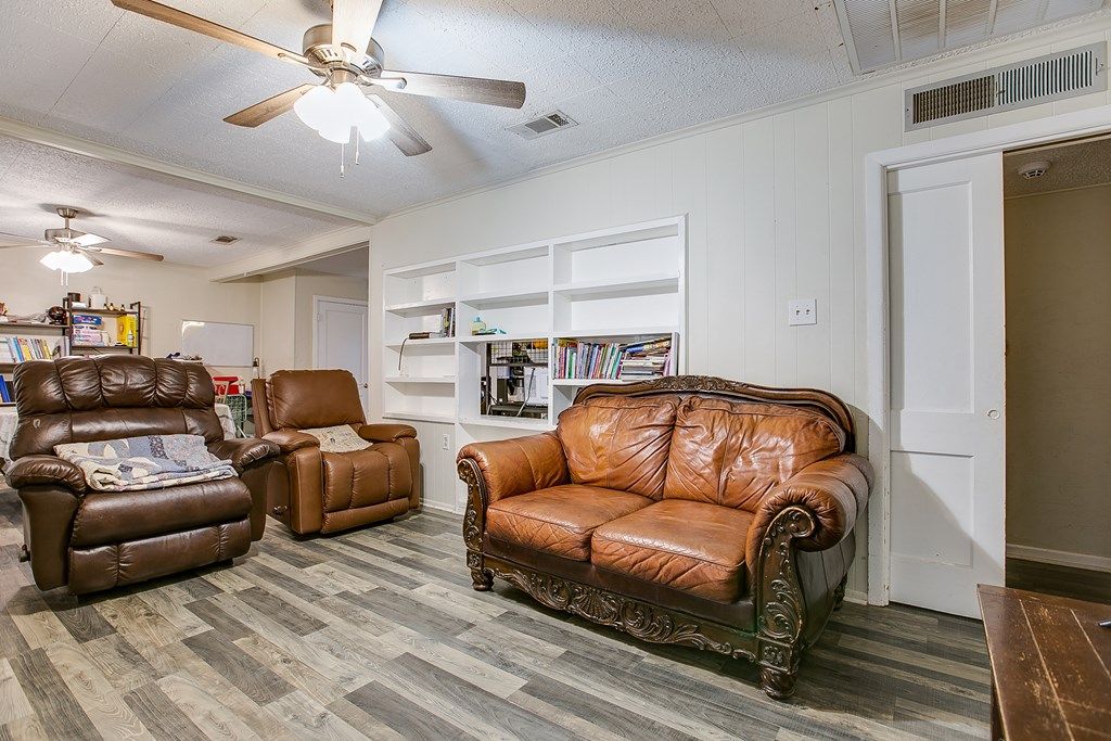 Image 7 of property listing at 2316 Colorado Ave, San Angelo, TX 76901