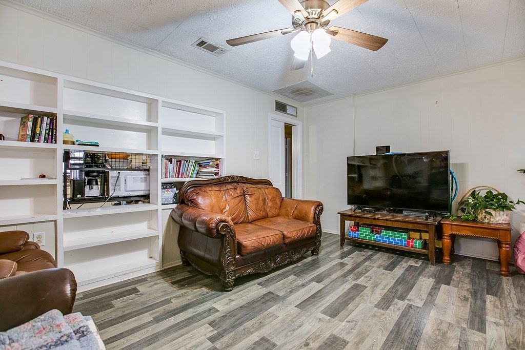 Image 9 of property listing at 2316 Colorado Ave, San Angelo, TX 76901