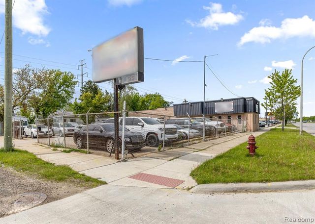 32017 Michigan Avenue, Wayne, MI 48184