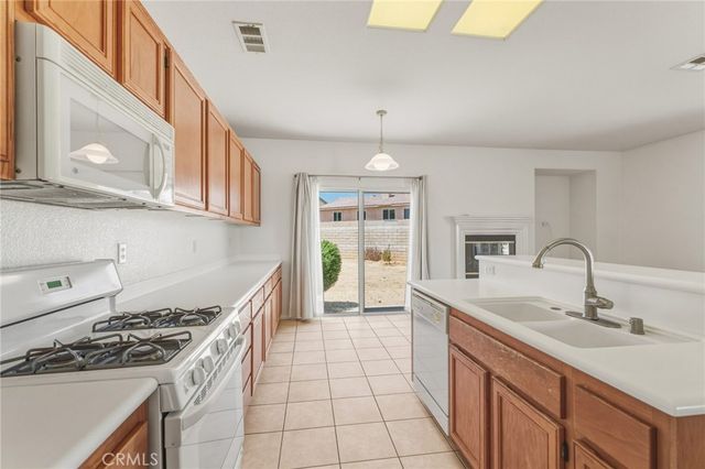 13900 Nelliebell, Victorville, CA 92392