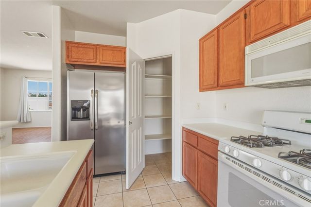 13900 Nelliebell, Victorville, CA 92392