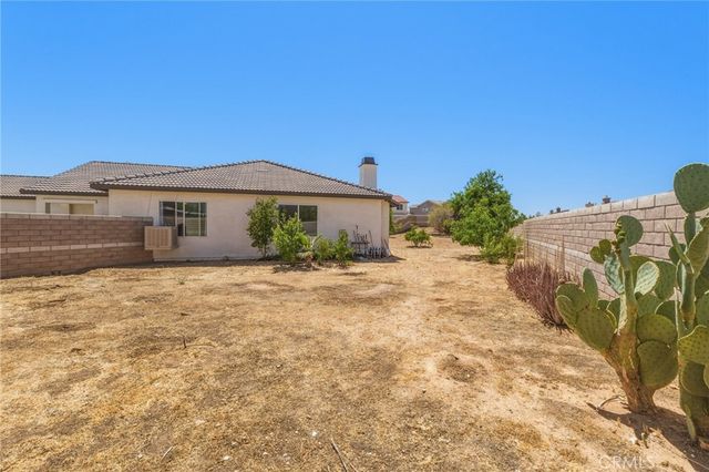 13900 Nelliebell, Victorville, CA 92392