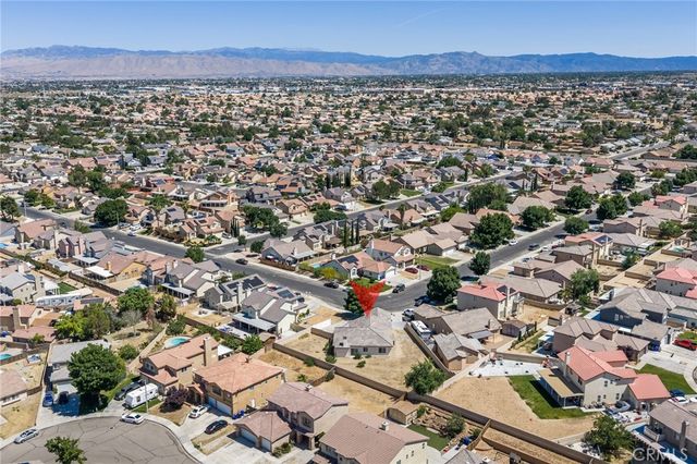 13900 Nelliebell, Victorville, CA 92392