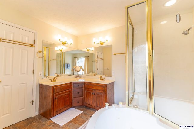 12525 Burt Street, Omaha, NE 68154