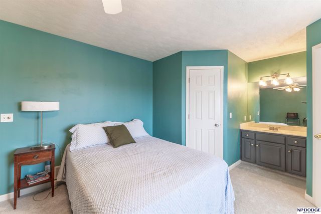 12525 Burt Street, Omaha, NE 68154