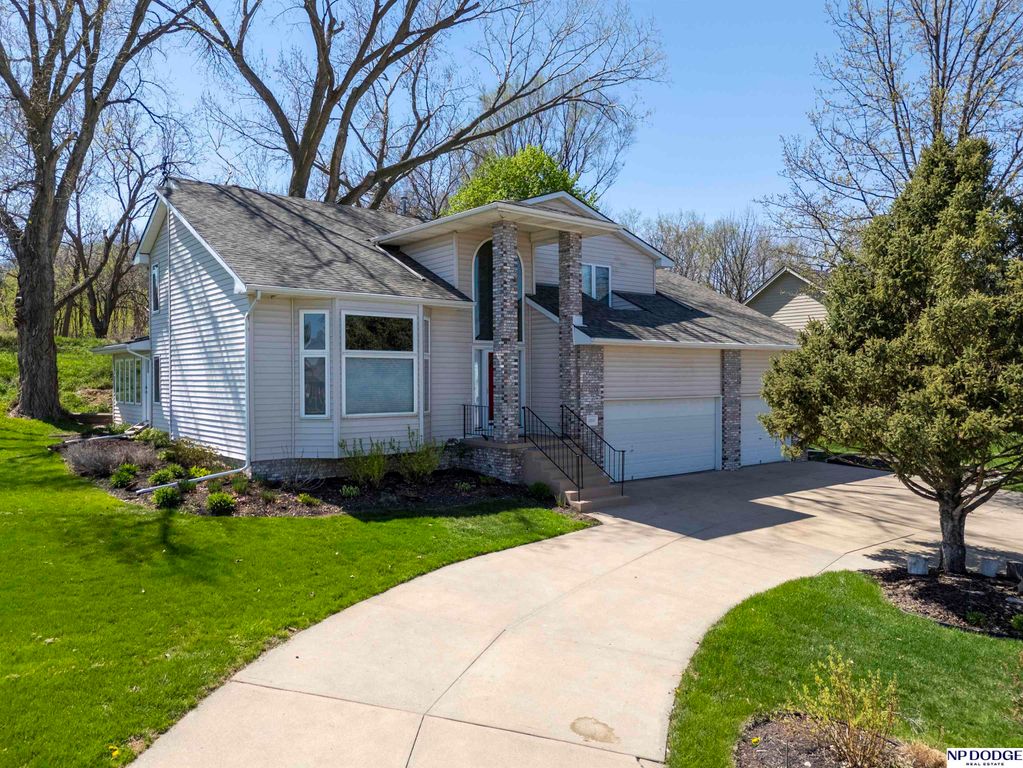 12525 Burt Street, Omaha, NE 68154