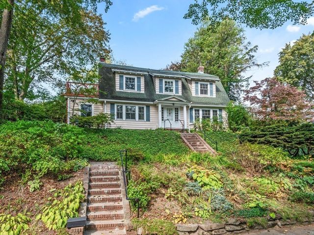 8 Montvale Rd, Worcester, MA 01609