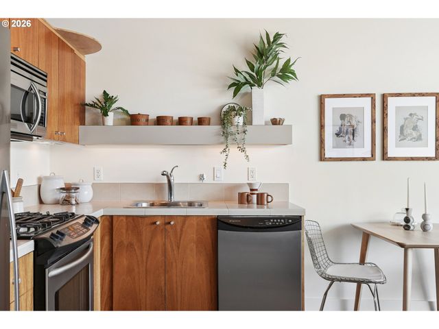 1926 W BURNSIDE St 1210, Portland, OR 97209