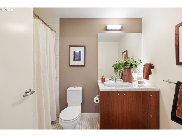 1926 W BURNSIDE St 1210, Portland, OR 97209