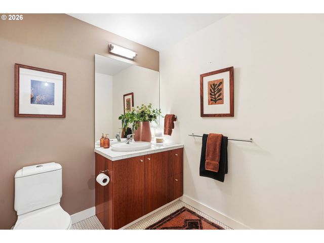1926 W BURNSIDE St 1210, Portland, OR 97209