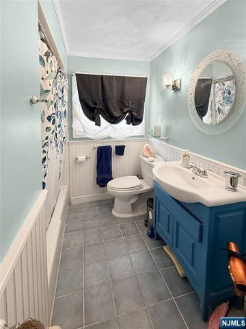 40 Pawnee Avenue, Oakland, NJ 07436