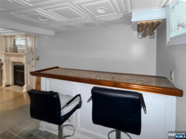 40 Pawnee Avenue, Oakland, NJ 07436