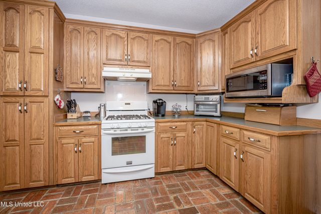 2804 Holden Drive, Vancleave, MS 39565