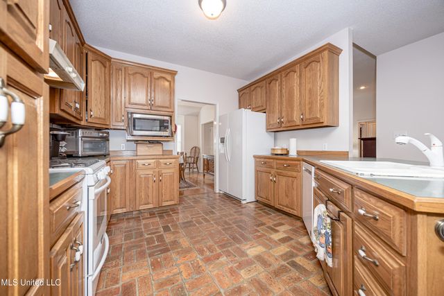 2804 Holden Drive, Vancleave, MS 39565